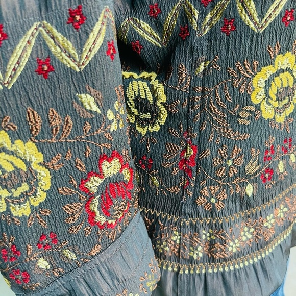The Travel Collection Embroidery Flowers Jacket - Picture 8 of 9